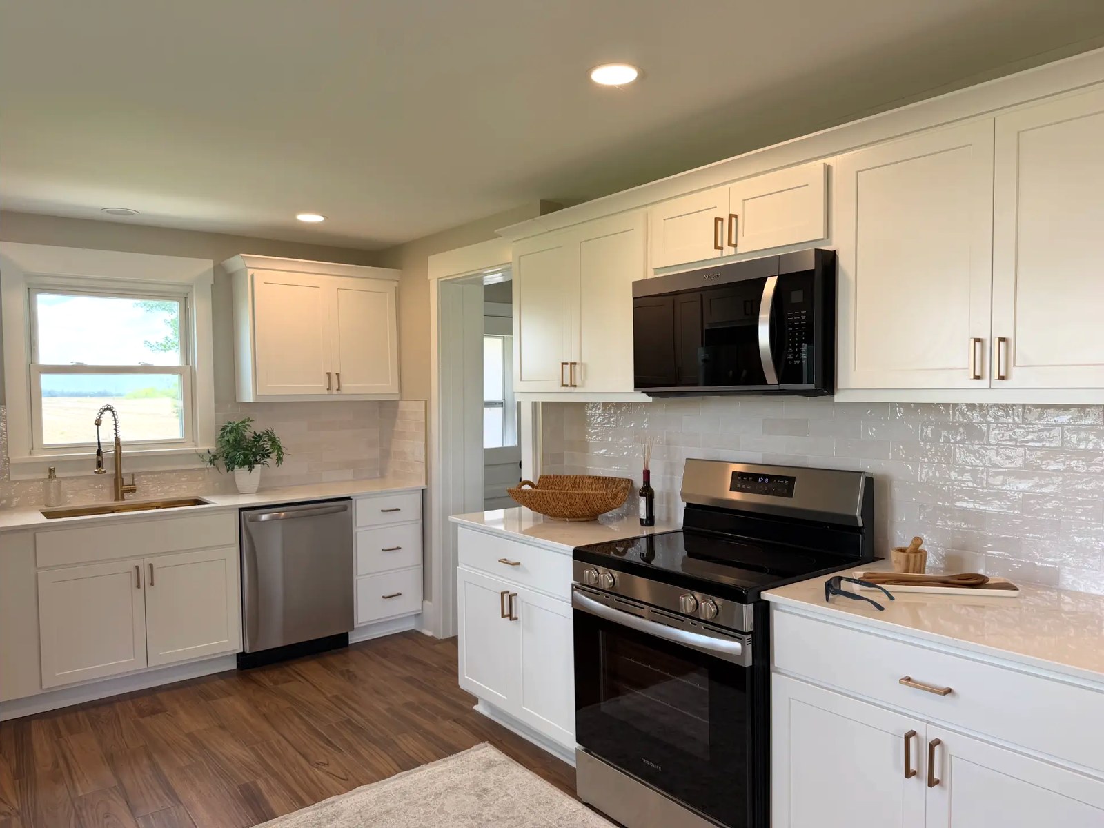 Cream Shaker Kitchen with Gold Hardware