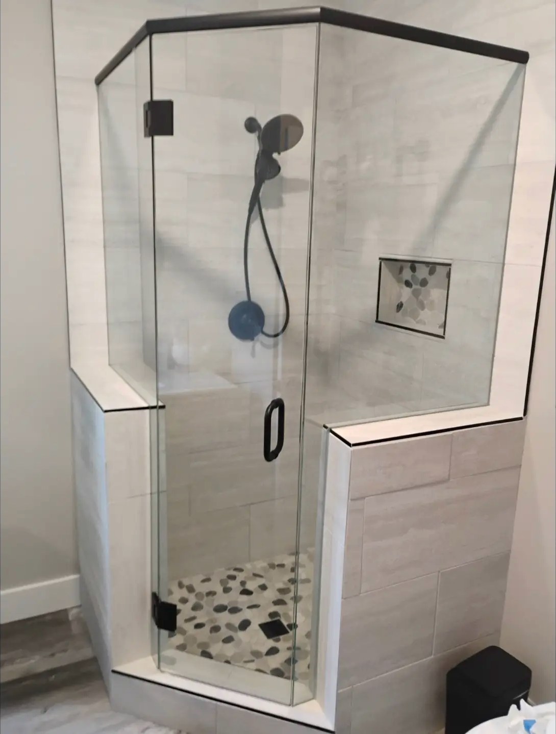 Frameless Corner Shower & Tile Bench
