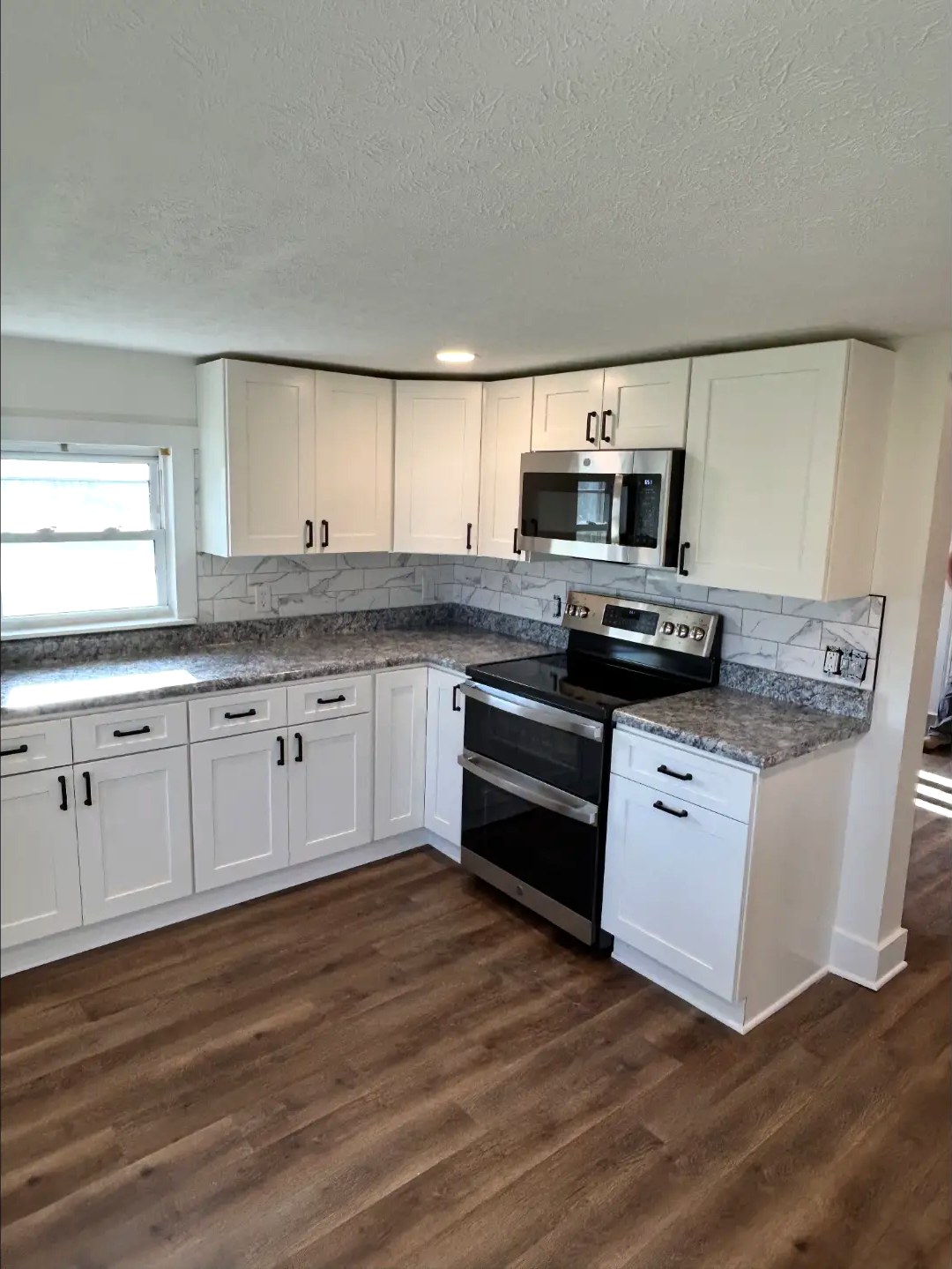 White Shaker Kitchen & Marble Backsplash